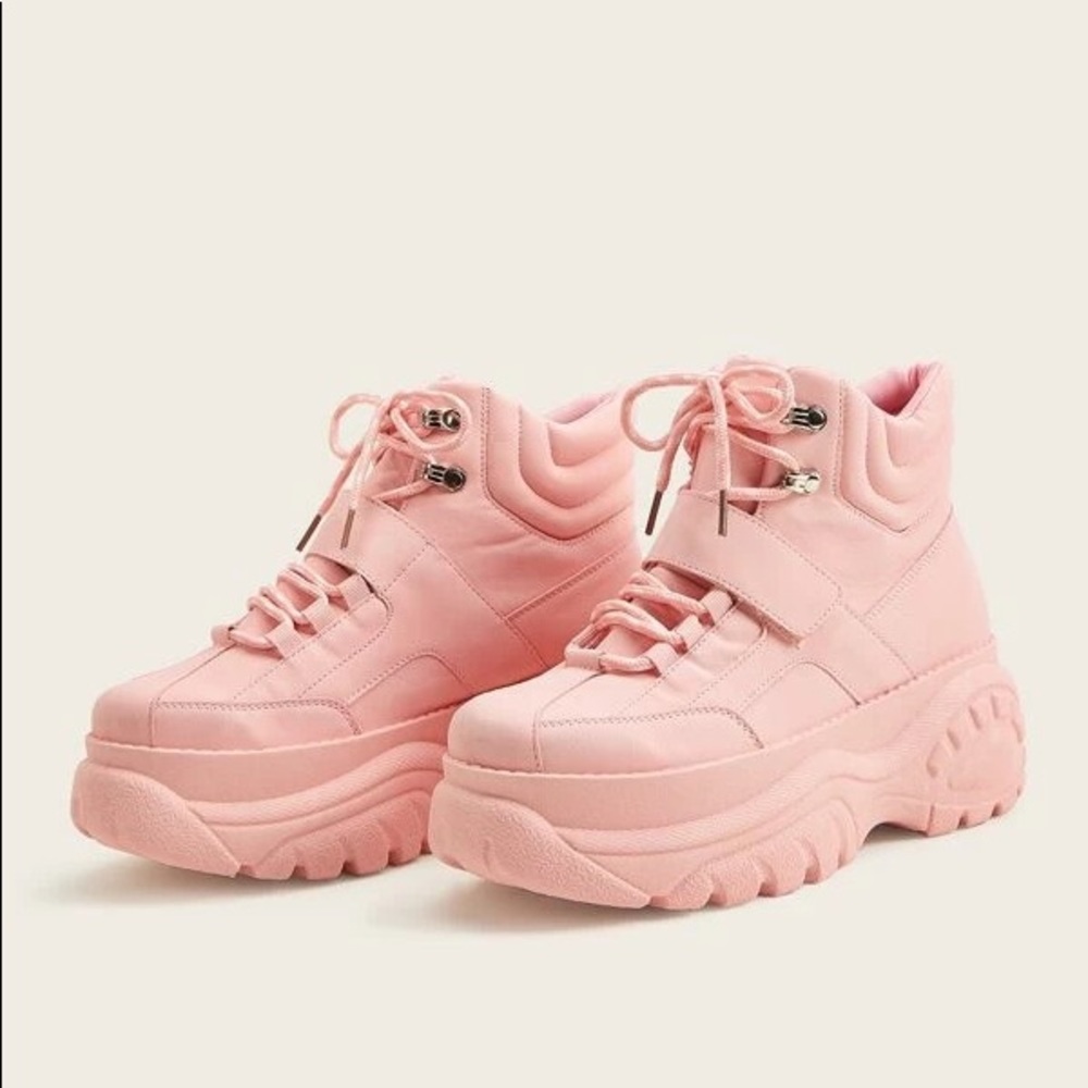 Chunky pink boot sneakers 🤍